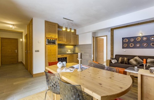 Les Brevieres Apartment | 150m from resort center, fitness, swimming pool, sauna, hammam, balcony, tv, 110m², Tignes