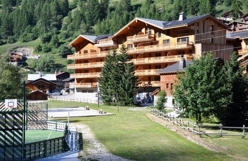 Les Brevieres Apartment | 150m from resort center, fitness, swimming pool, sauna, hammam, balcony, tv, 110m², Tignes