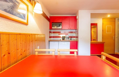 Plagne 1800 Apartment | 150m from shops, floor -2, view mountain, swimming pool, balcony, ski locker, 34m², La Plagne