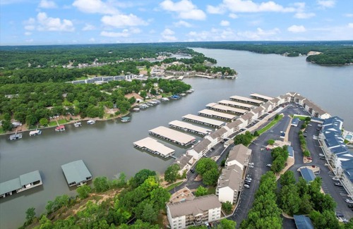 Osage Beach Condo | 155 m² Condo ∙ 4 bedrooms ∙ 12 guests