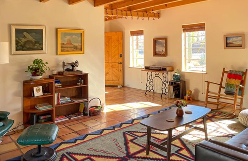 North Dodge House | 158 m² House ∙ 3 bedrooms ∙ 7 guests
