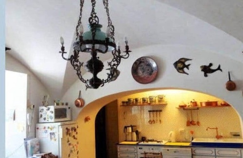 Artonne Villa | 15th c. Castle, up to 25 people, pool and park