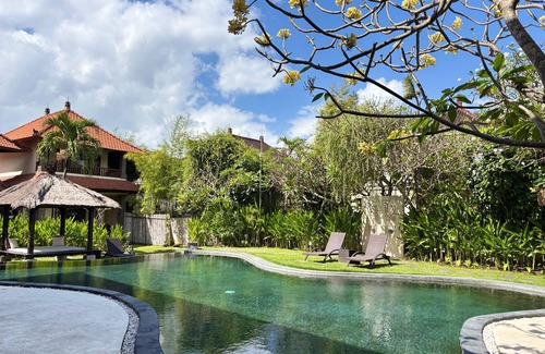 Dewi Sri Villa | 16 Bedroom Villa Private Pool Complex in Legian Bali