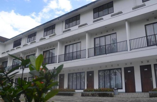 Megamendung Hotel | 16 m² Hotel ∙ 3 guests