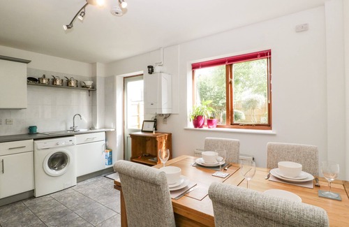 Bradford-on-Avon Cottage | 16 Mythern Meadow