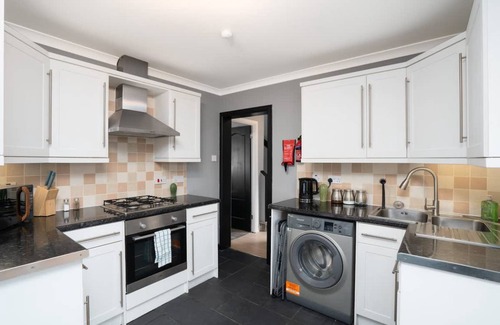 Dunfermline House | 165 m² House ∙ 3 bedrooms ∙ 6 guests