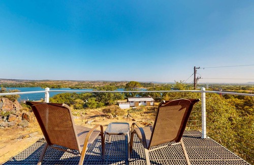 Buchanan Dam House | 167 m² House ∙ 3 bedrooms ∙ 6 guests
