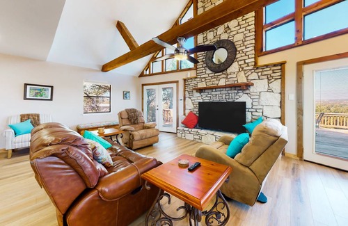 Buchanan Dam House | 167 m² House ∙ 3 bedrooms ∙ 6 guests