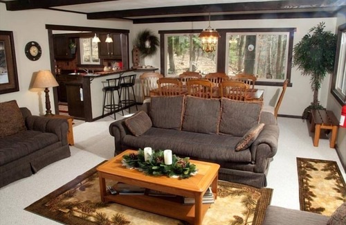 Suring House | 17 Acres of Northwoods Beauty with Direct Access to Trails - Anderson Lake Lodge