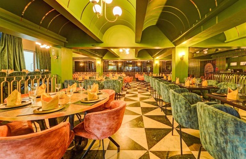 Thousand Lights West Hotel | 17 m² Hotel ∙ 3 guests