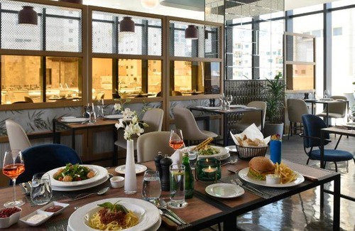 Juffair Hotel | 173 m² Hotel ∙ 3 bedrooms ∙ 127 guests