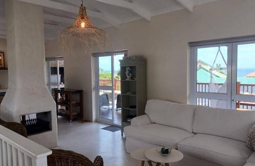 Kleinmond Villa | 175 m² Villa ∙ 3 bedrooms ∙ 6 guests