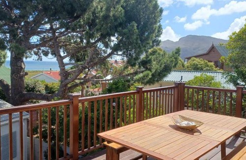 Kleinmond Villa | 175 m² Villa ∙ 3 bedrooms ∙ 6 guests