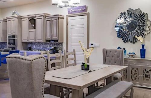 Palmhurst House | 177 4 Bedrooms Pool Game room Massive Kitchen