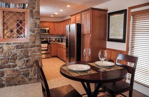 Lone Rock House | 177 m² House ∙ 2 bedrooms ∙ 6 guests