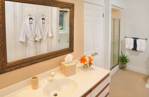 Bristol Hills Bed & Breakfast | 1795 Acorn Inn B&B