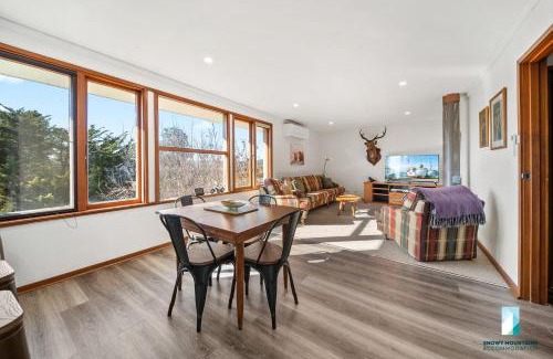 Jindabyne House | 18 Kurrajong St - 3BR l Pet Friendly l Central Location l Air-Con