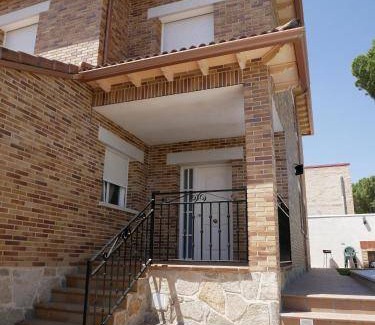Cadalso de los Vidrios House | 180 m² House ∙ 5 bedrooms ∙ 10 guests
