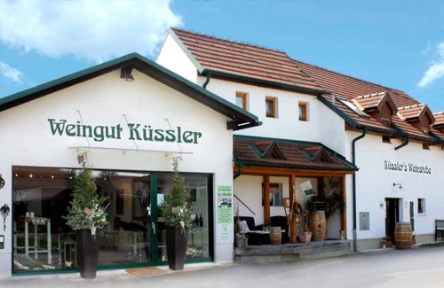 Grub an der March House | 180 m² House ∙ 5 bedrooms ∙ 11 guests