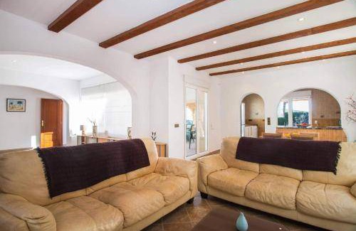 Empedrola Villa | 180 m² Villa ∙ 4 bedrooms ∙ 8 guests