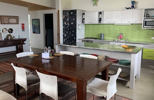 Waiiti House | 180° sea views, superior coastal cottage
