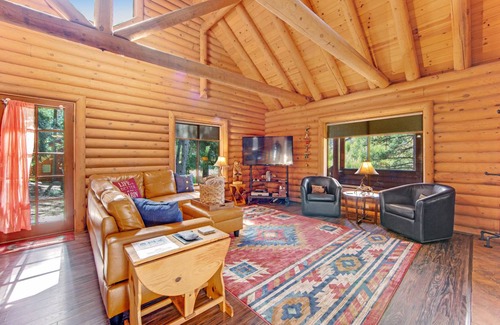 Pine Cove Cabin | 181 m² Cabin ∙ 2 bedrooms ∙ 6 guests