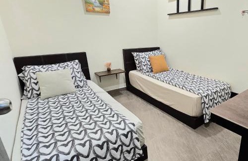 Teluk Intan House | 1813 HOME STAY 8 Roon 6 Bath 5MINUTE TO LEANING TOWER