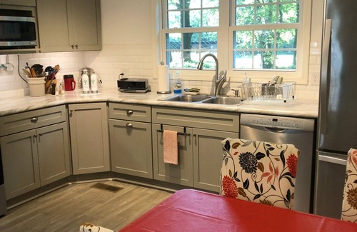Alton Cottage | 1850 Cottage Two bedroom handicapped accessible, dog friendly