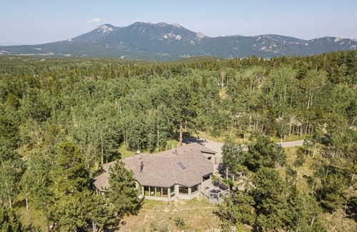 Black Hawk House | 186 m² House ∙ 2 bedrooms ∙ 6 guests