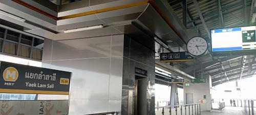 Hua Mak Apartment | 18floor condo close to MRTwith 2 bedrooms in Hua mak