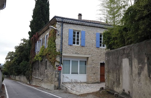 Sauzet House | 18th century Mas Provençal with swimming pool and fenced garden in village