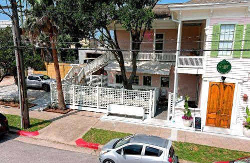 Galveston Hotel | 19 mΒ² Hotel β 1 guest