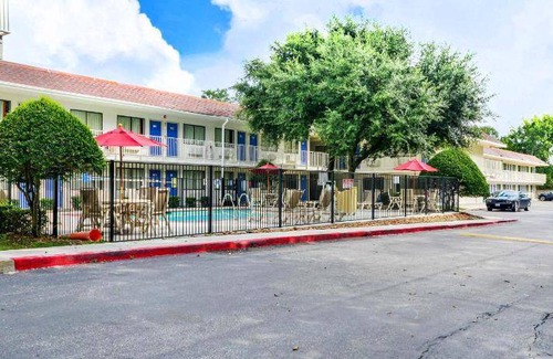 Huntsville Hotel | 19 mΒ² Hotel β 127 guests