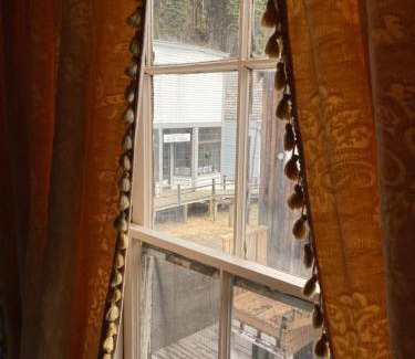 Barkerville Hotel | 19 mΒ² Hotel β 2 guests