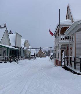 Barkerville Hotel | 19 mΒ² Hotel β 2 guests