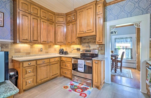 Corsicana House | 1920s Corsicana Home - Spacious Group Getaway!
