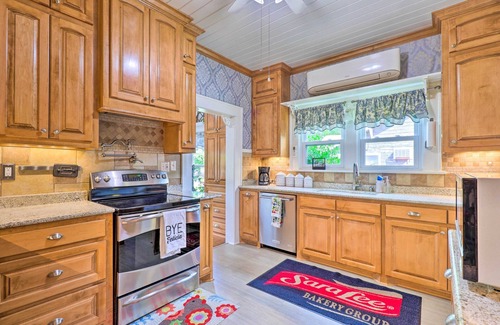 Corsicana House | 1920s Corsicana Home - Spacious Group Getaway!