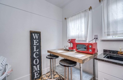 Tucson House | 1926 Historic Duplex/Near U of A/1 BR 1 BA