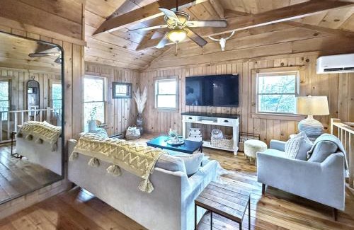 Mirror Lake House | 1930's Highlands Hideaway