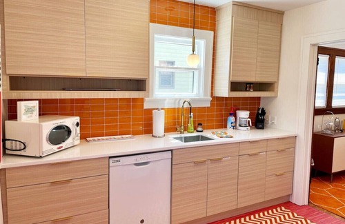 Cedar Rapids House | 1960s Gem-Close to Downtown & In a Quiet Area
