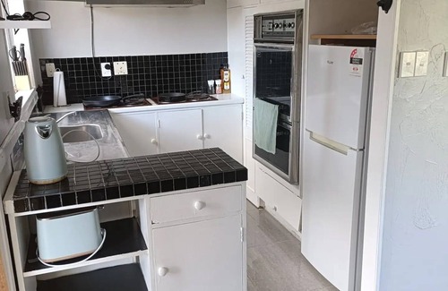 Greenlane - Ellerslie House | 1970's Retro style 2 bed unit