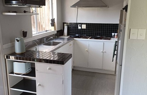 Greenlane - Ellerslie House | 1970's Retro style 2 bed unit