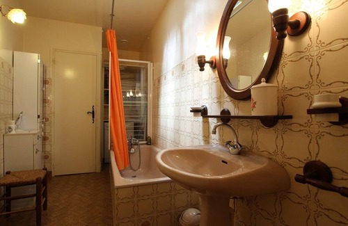 Frugieres-le-Pin Cottage | 19th-century farmhouse with fireplace near Doulon gorges