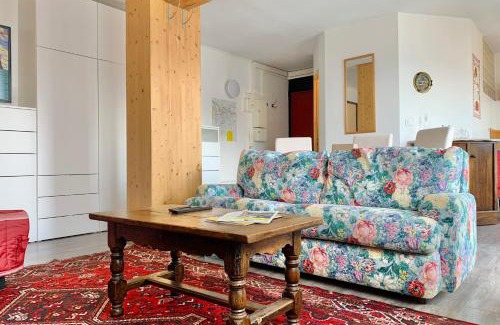 Secteur 4 Apartment | #1A - Le Bouquet