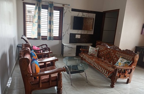 Mysore House | 1AC Bedroom & Hall with Safe Parking
