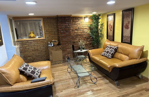 Park View Apartment | 1B/Ba/Kitch/TV Study Lrg closet Near 5 major hospitals, and the zoo, city life