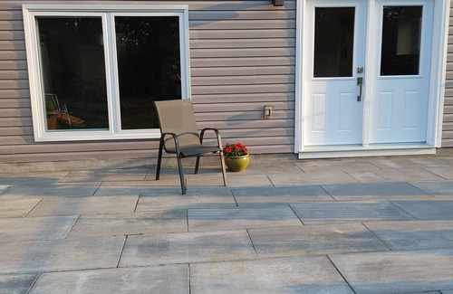 Arnprior Apartment | 1Bed 1Bath Apartment Quiet, close to park, beach, biking and walking trails
