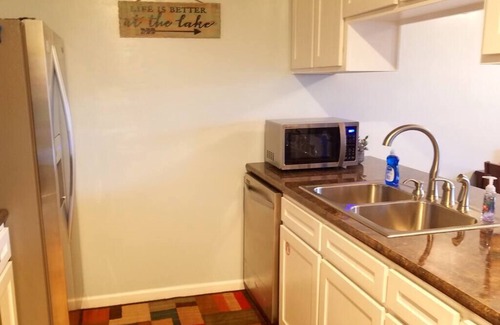 Table Rock Condo | 1bed/1bath King! Pool & Hot Tub! Kitchen! Gated Community!