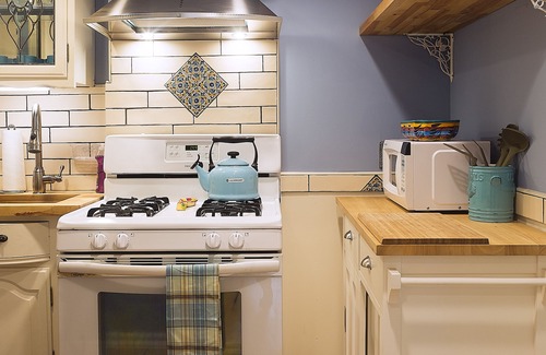 East Richmond Heights Apartment | 1BR/1BA newly remodeled, next to regional park, SF, Berkeley, Wine Country