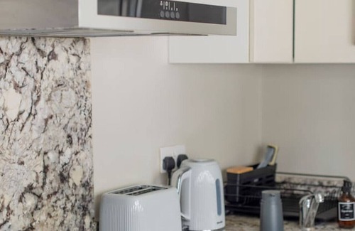 Valentines Apartment | 1BR 1BA Retreat Near Ilford High Street